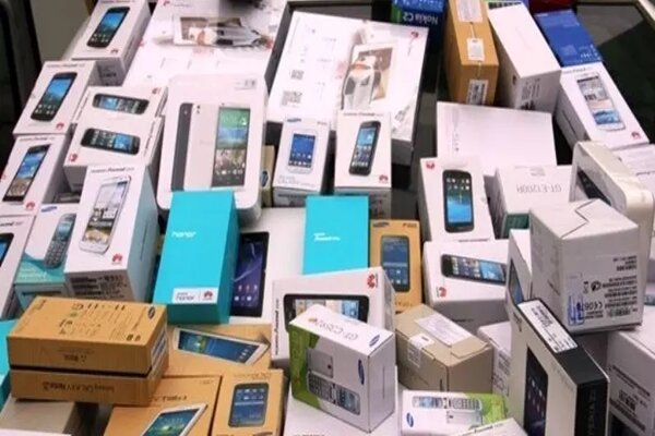 تعیین تکلیف تعرفه واردات موبایل به تعویق افتاد؛ بازگشت پرونده به کمیسیون تلفیق