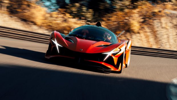 نمای جلو هایپرکار آپولو EVO