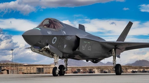 جنگندههای پنهانکار J-20 چین